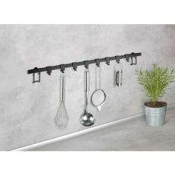 WENKO Barre De Crédence Cuisine Gala, Porte Ustensiles De Cuisine Mural Avec 8 Crochets De Suspension Pour Accessoires De Cuisine, Fixation Murale, Acier, 60x4x2,5 Cm, Noir Mat -WENKO Soldes 18940787 4