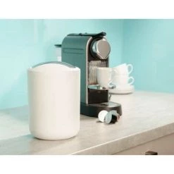 WENKO Lot De 2 Poubelles Salle De Bain, Mini Poubelle Salle De Bain, Couvercle Basculant, Brasil S, Capacité 2L, Plastique PET Incassable, ø14x21 Cm, Blanc 9 WENKO Lot De 2 Poubelles Salle De Bain, Mini Poubelle Salle De Bain, Couvercle Basculant, Brasil S, Capacité 2L, Plastique PET Incassable, ø14x21 Cm, Blanc -WENKO Soldes 22918738 4