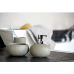 WENKO Gobelet Salle De Bain Joy, Porte Brosse à Dent, Lot De 2, Ciment, Ø 8x9,5 Cm, Taupe 9 WENKO Gobelet Salle De Bain Joy, Porte Brosse à Dent, Lot De 2, Ciment, Ø 8x9,5 Cm, Taupe -WENKO Soldes 31650727 4