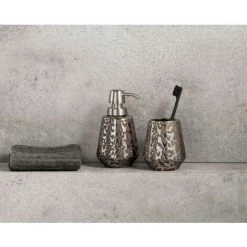 WENKO Gobelet Salle De Bain Burgos, Porte Brosse à Dent, Céramique Brillante à Relief, Ø 9,1x10,5 Cm, Marron 11 WENKO Gobelet Salle De Bain Burgos, Porte Brosse à Dent, Céramique Brillante à Relief, Ø 9,1x10,5 Cm, Marron -WENKO Soldes 34038602 5