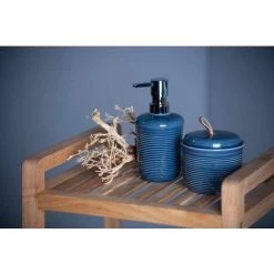 WENKO Distributeur Savon Liquide En Céramique Sada, Capacité 320 Ml, Céramique Structurée Haut De Gamme, Ø 8x10 Cm, Bleu Marine 10 WENKO Distributeur Savon Liquide En Céramique Sada, Capacité 320 Ml, Céramique Structurée Haut De Gamme, Ø 8x10 Cm, Bleu Marine -WENKO Soldes 34038619 4