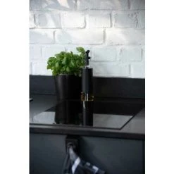 WENKO Distributeur Huile & Vinaigre Boga, 300 Ml, Bec Avec Fermeture à 1 Pression, Dosage Précis, Bouteille En Verre, Habillage Acier Inoxydable & Bouchon Plastique, Ø 6 X 25 Cm, Transparent/noir 11 WENKO Distributeur Huile & Vinaigre Boga, 300 Ml, Bec Avec Fermeture à 1 Pression, Dosage Précis, Bouteille En Verre, Habillage Acier Inoxydable & Bouchon Plastique, Ø 6 X 25 Cm, Transparent/noir -WENKO Soldes 55427642 5