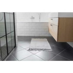 WENKO Tapis De Bain Gata, Tapis De Bain Durable, Fabriqué En Bouteilles PET Recyclées Au Visuel Ethno Tendance Et Dessous Antidérapant, Lavable Jusqu'à 40°C, (l X H) : 50 X 80 Cm, Gris/blanc -WENKO Soldes 60074118 5